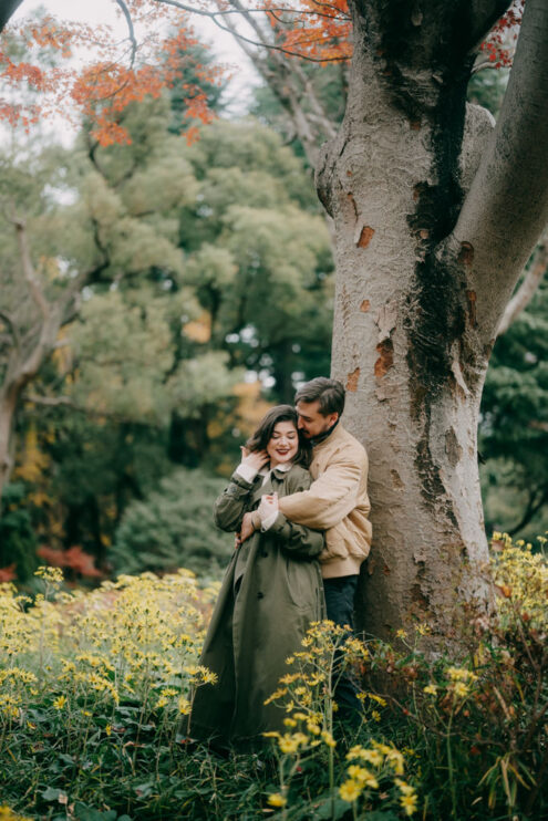 Tokyo engagement pre-wedding photography in nature - Japan portrait photographer Ippei and Janine