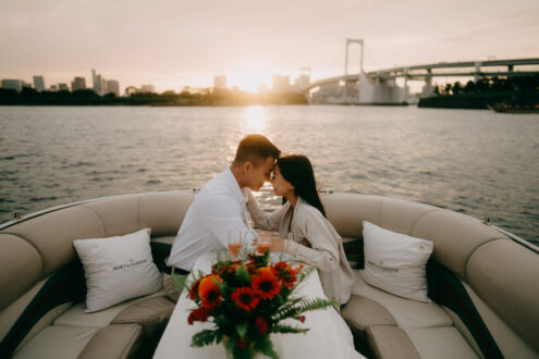 Tokyo engagement proposal on boat - Tokyo portrait photographer Ippei and Janine