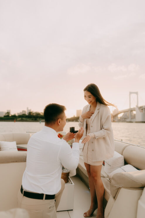Tokyo surprise proposal on boat - Tokyo portrait photographer Ippei and Janine