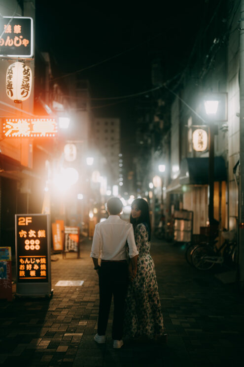 Tokyo engagement portrait photoshoot at night, Asakusa