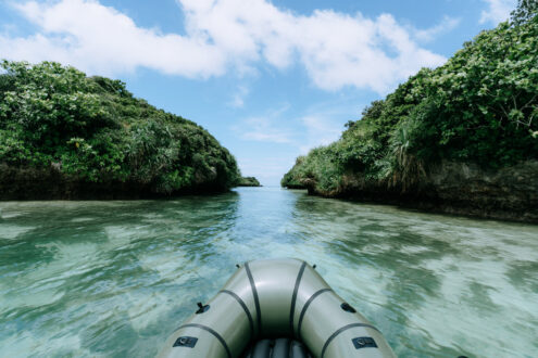 Tropical lagoon with rock islands - southern Japan landscape photography by Ippei and Janine