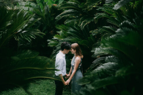 Tokyo engagement pre-wedding photography in nature - Japan portrait photographer Ippei and Janine