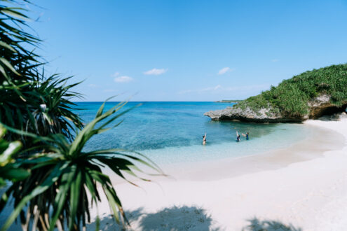 Secluded beach of Miyako Island - Tropical Japan landscape photography by Ippei and Janine