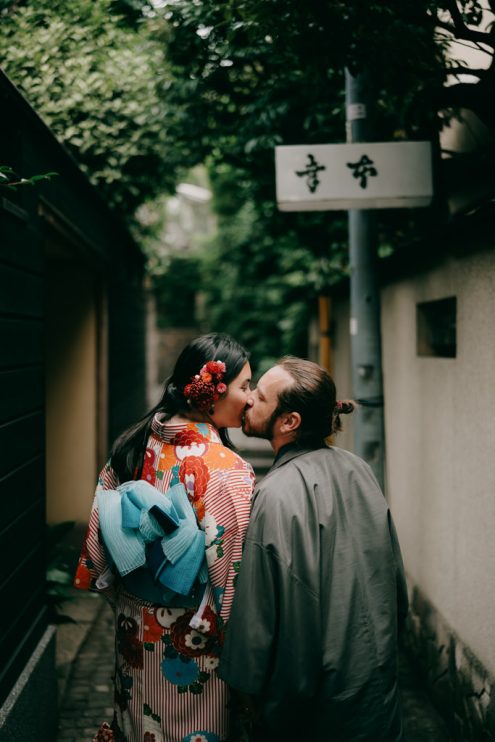 Tokyo pre-wedding photographer - Japan engagement portrait photography by Ippei and Janine