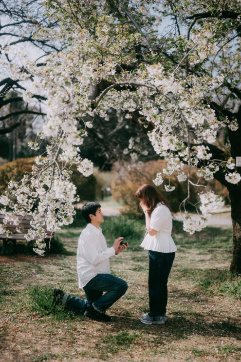 Tokyo surprise proposal photography in nature - Ippei and Janine Photography