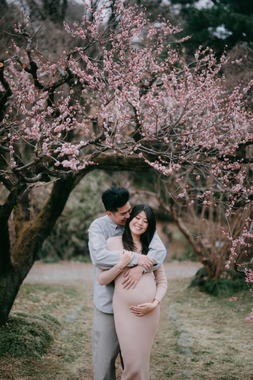 Tokyo maternity photoshoot with plum blossoms in February - Ippei and Janine Photography