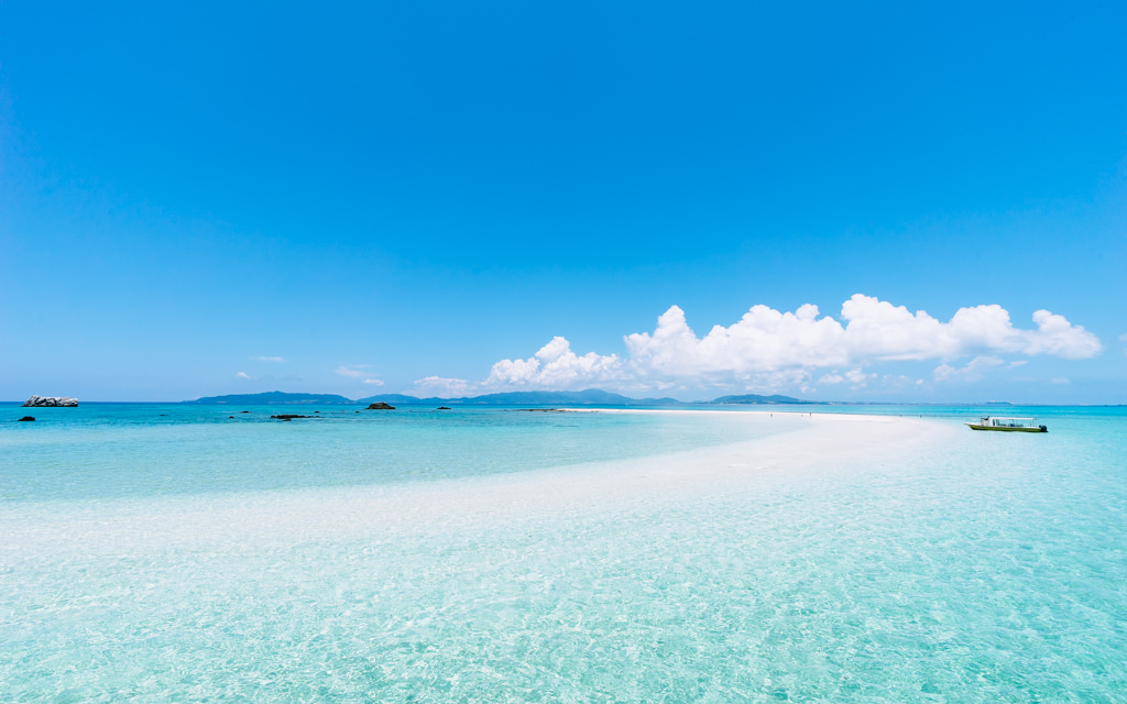 Clear Blue Tropical Water And White by Ippei Naoi